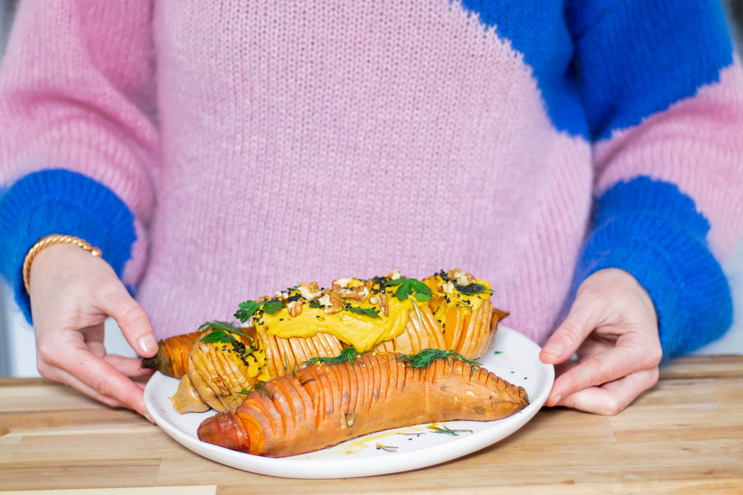 legumes de saison hasselback au houmous de lentille jaune