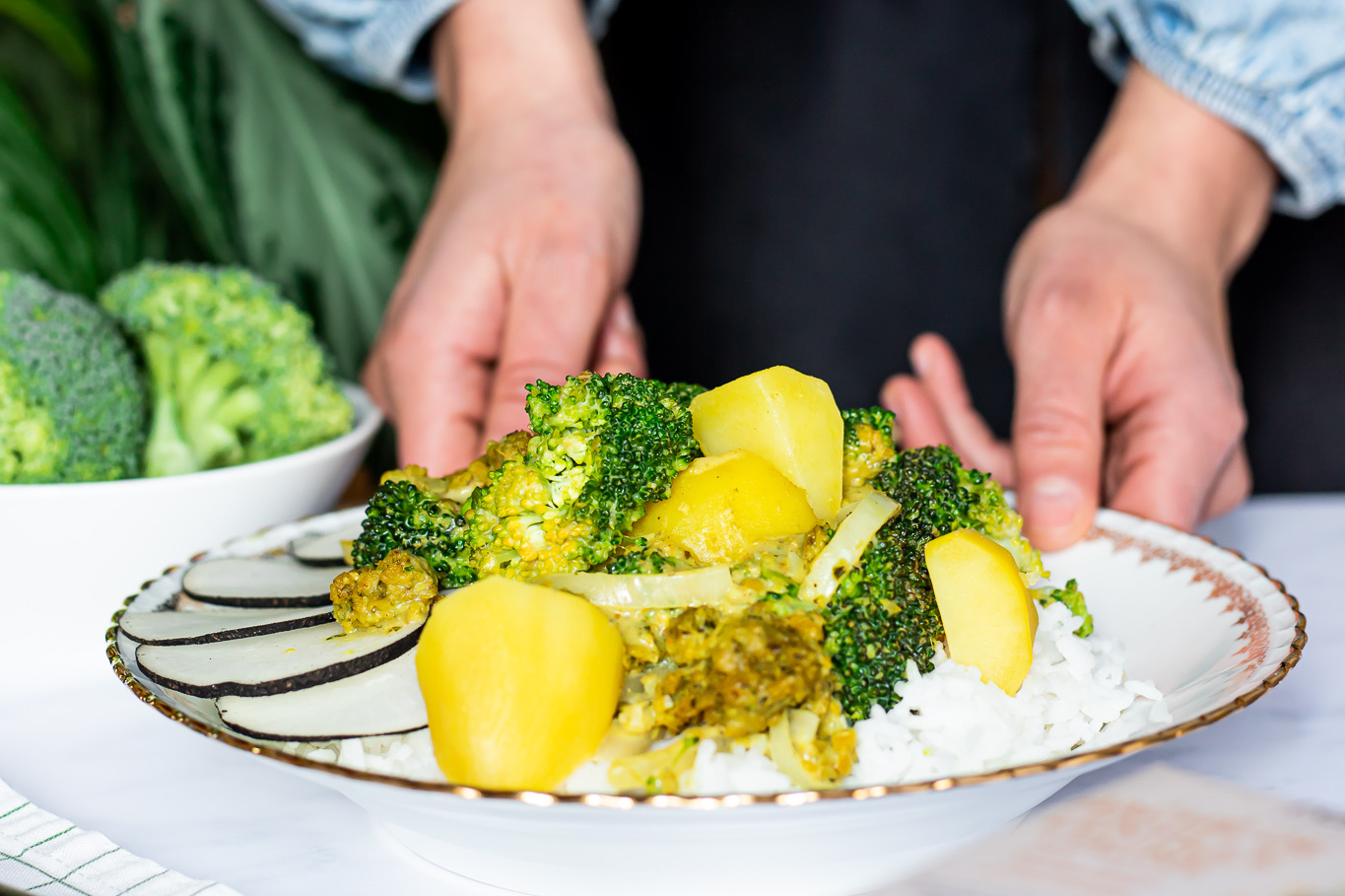 curry de brocolis pomme de terre hache de lentille jaune curry vert et coco